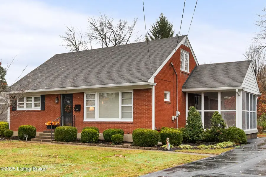 27 Chamberry Cir, Louisville, KY 40207 - Image #2