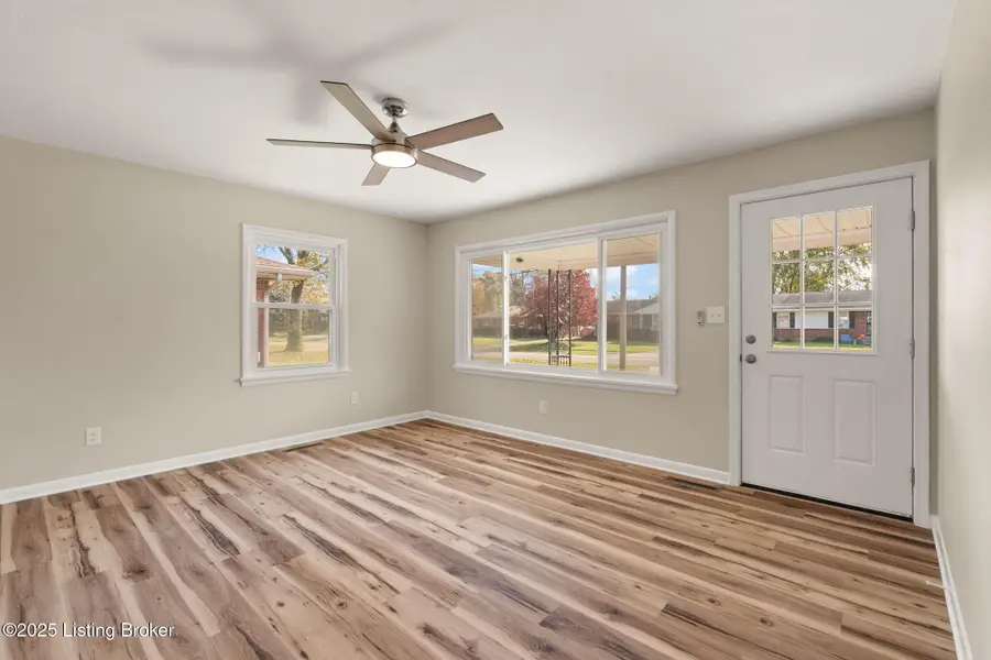 5919 Middlerose Cir, Louisville, KY 40272 - Image #2