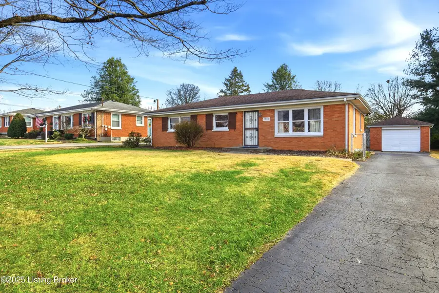 8808 Michael Edward Dr, Louisville, KY 40291 - Image #2