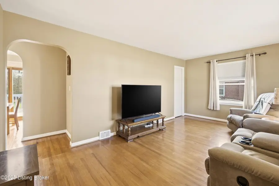 8808 Michael Edward Dr, Louisville, KY 40291 - Image #3