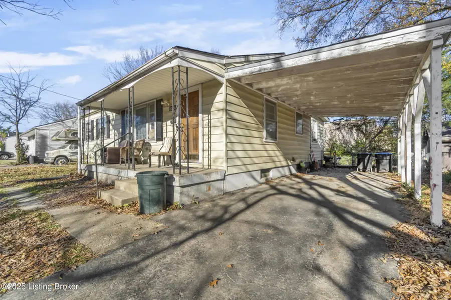 325 E Southside Ct, Louisville, KY 40214 - Image #2