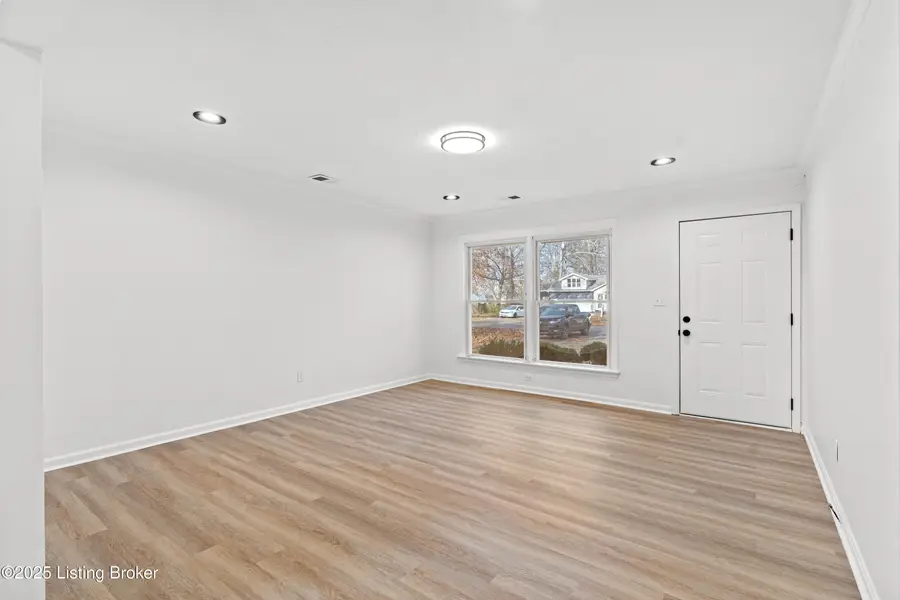 1274 Lipps Ln, Louisville, KY 40219 - Image #2