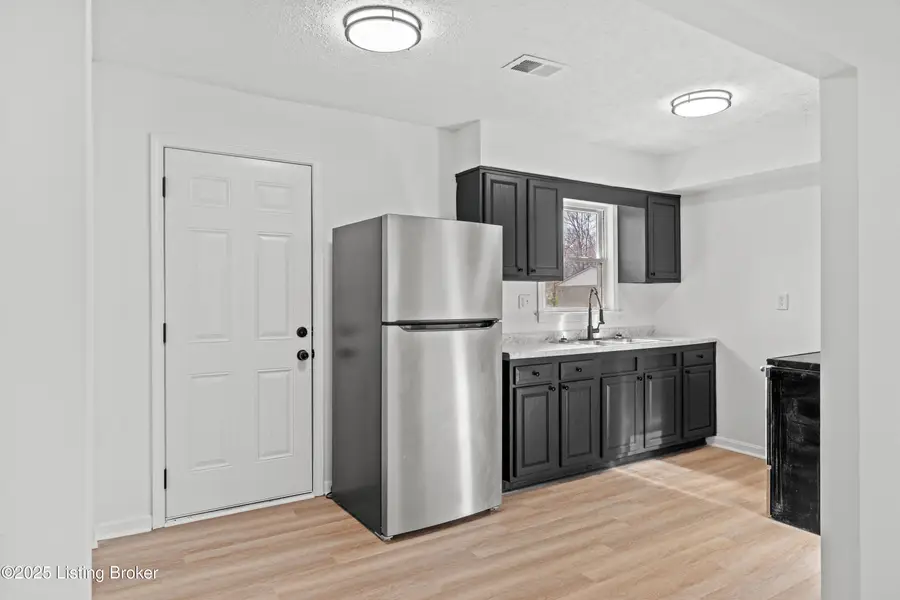 1274 Lipps Ln, Louisville, KY 40219 - Image #3