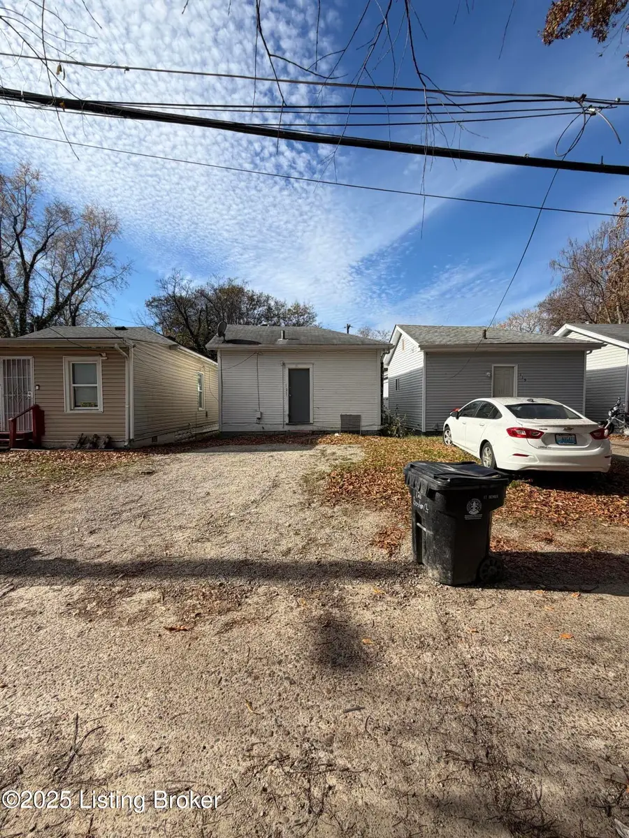 121 Boston Ct, Louisville, KY 40212 - Image #2