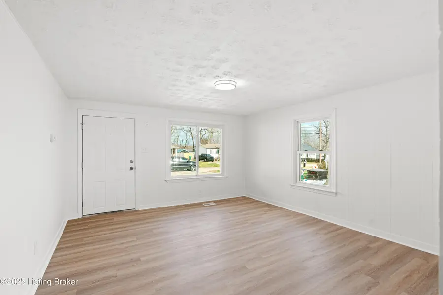 3704 Susan Ln, Louisville, KY 40229 - Image #2