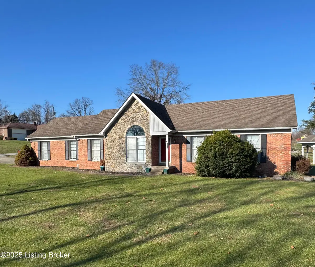 110 Chimney Rock Dr, Shepherdsville, KY 40165 - Image #1