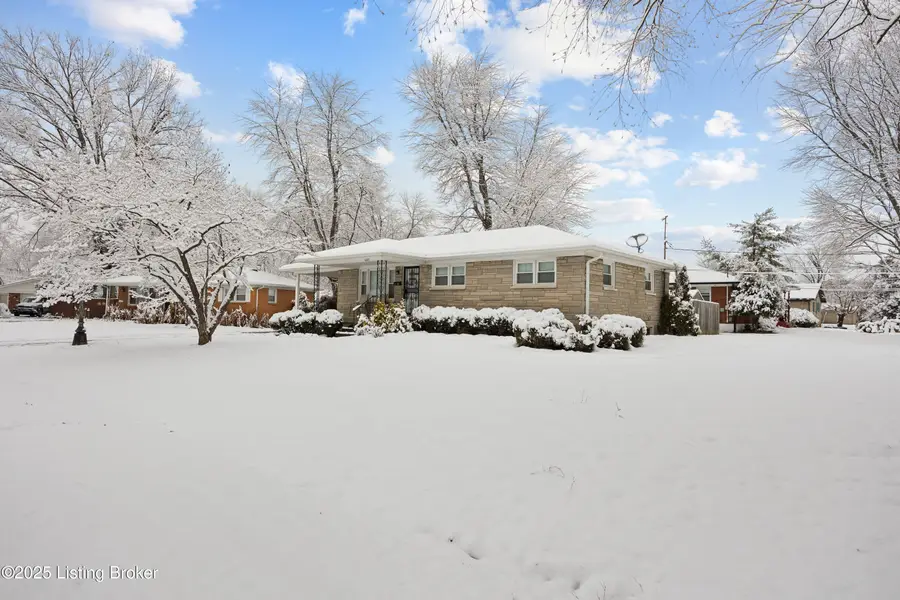 4320 Jade Ct, Louisville, KY 40216 - Image #2