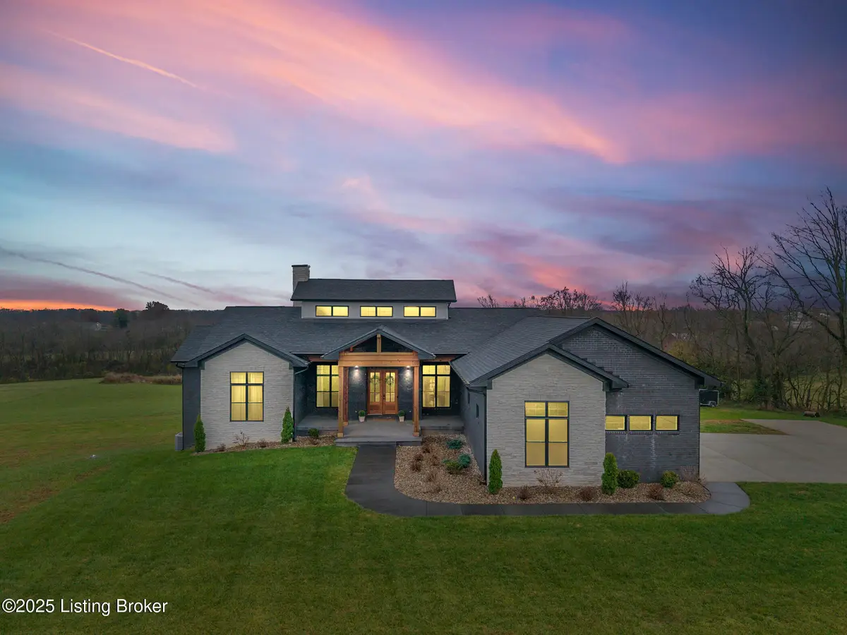 300 S Stallard Dr, Shelbyville, KY 40065 - Image #1