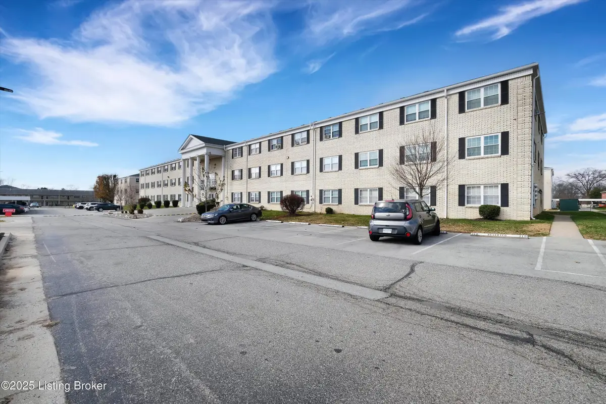 301 El Conquistador Pl, Louisville, KY 40220 - Image #1