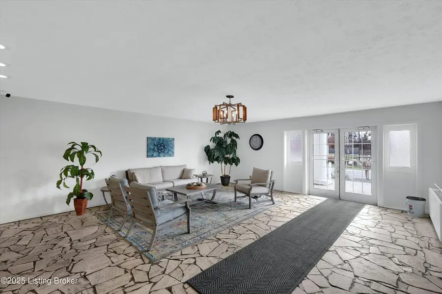 301 El Conquistador Pl, Louisville, KY 40220 - Image #2