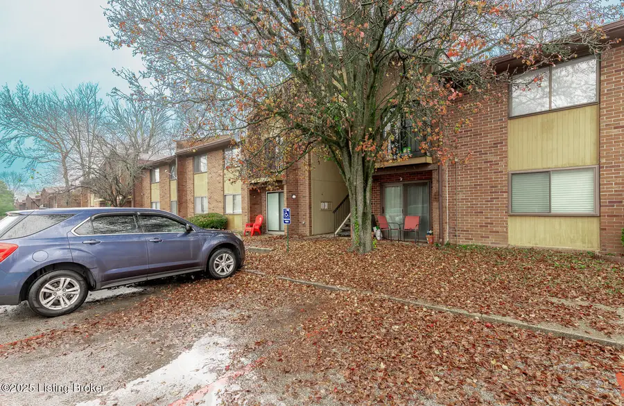7052 Wildwood Cir #107, Louisville, KY 40291 - Image #2