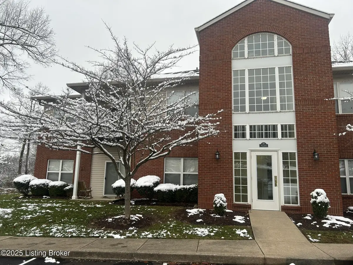 9210 Hawthorne Pointe Dr #102, Louisville, KY 40272 - Image #1