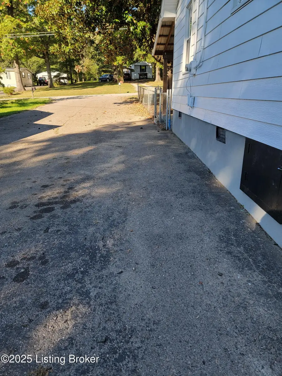 756 Chandler Ave, Radcliff, KY 40160 - Image #2
