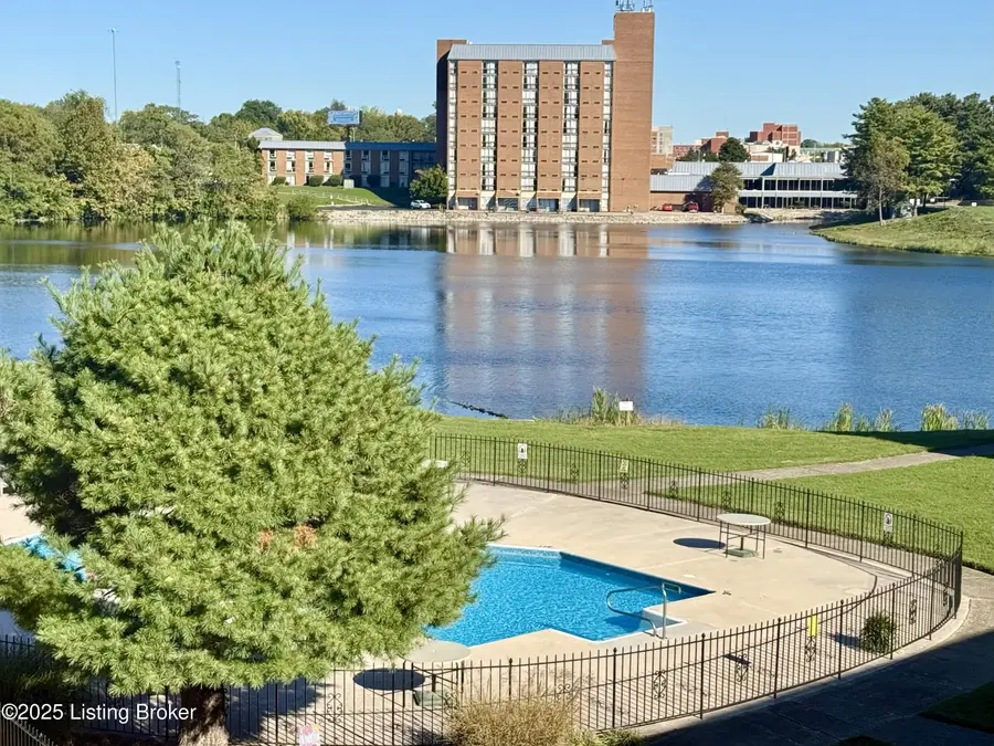 53 Lakeshore Dr, Clarksville, IN 47129 - Image #3