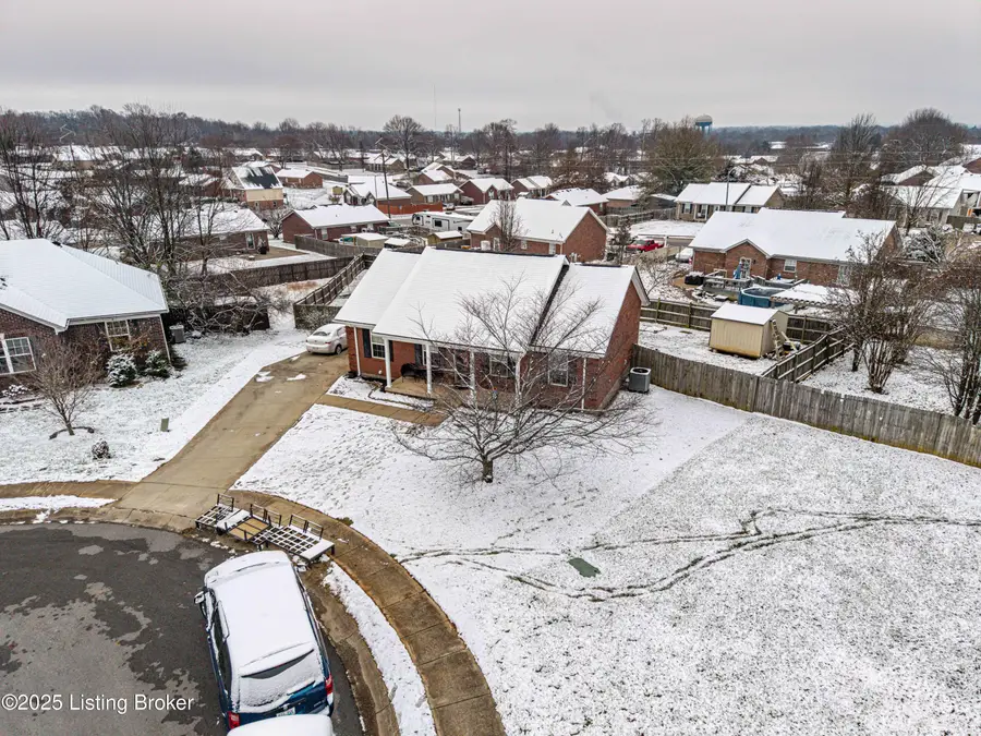 102 Adams Ct, Bardstown, KY 40004 - Image #2