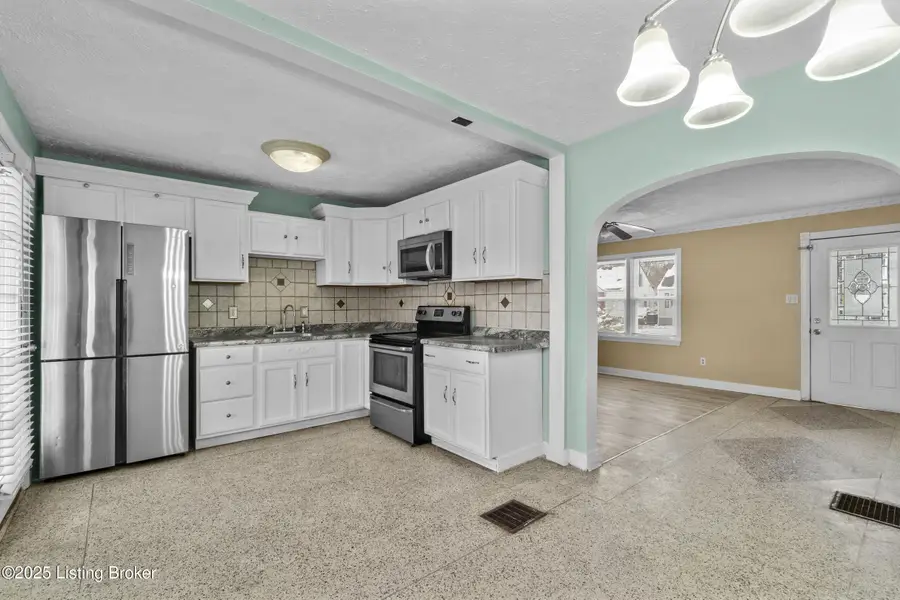 213 Rochester Dr, Louisville, KY 40214 - Image #3