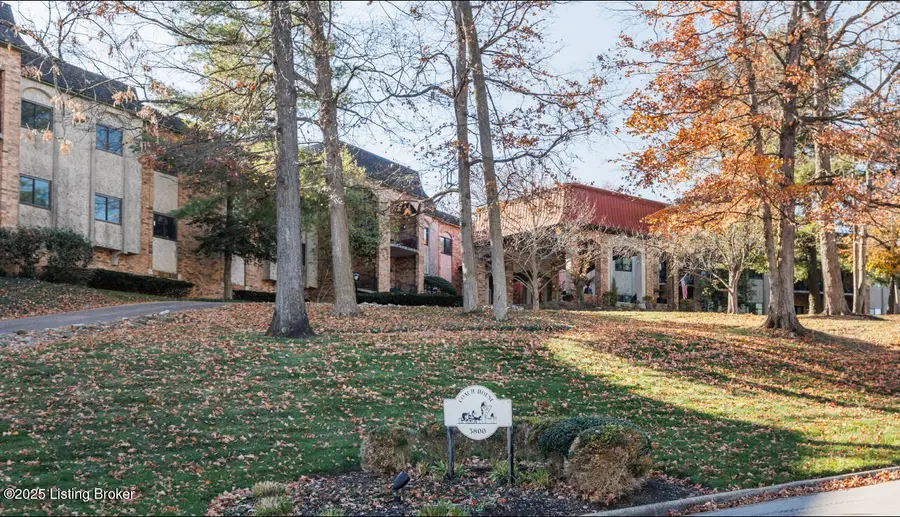5800 Coach Gate Wynde #319 C, Louisville, KY 40207 - Image #2