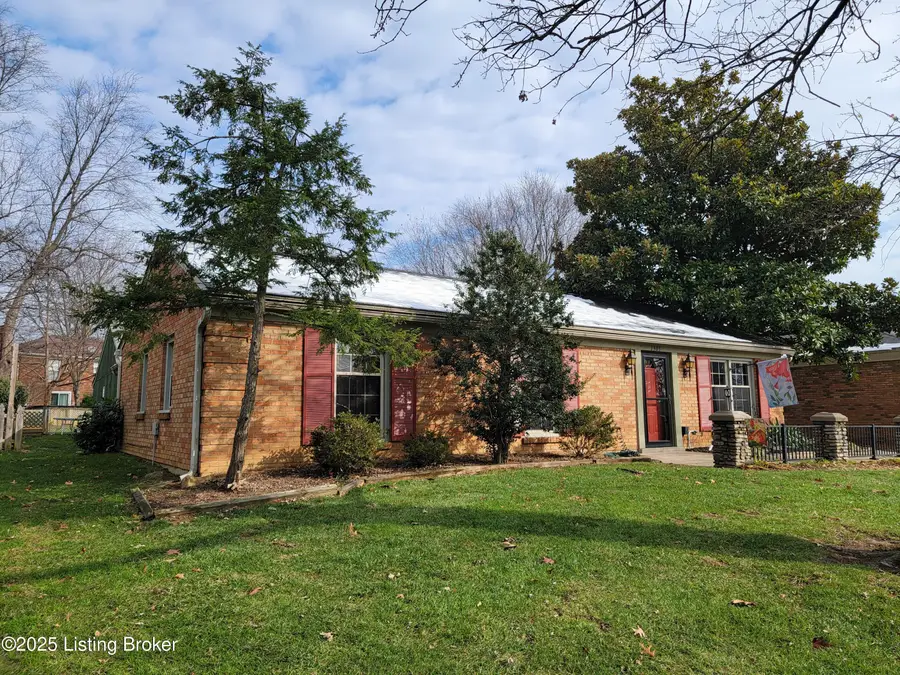 1305 Pollitt Ct, Louisville, KY 40223 - Image #2