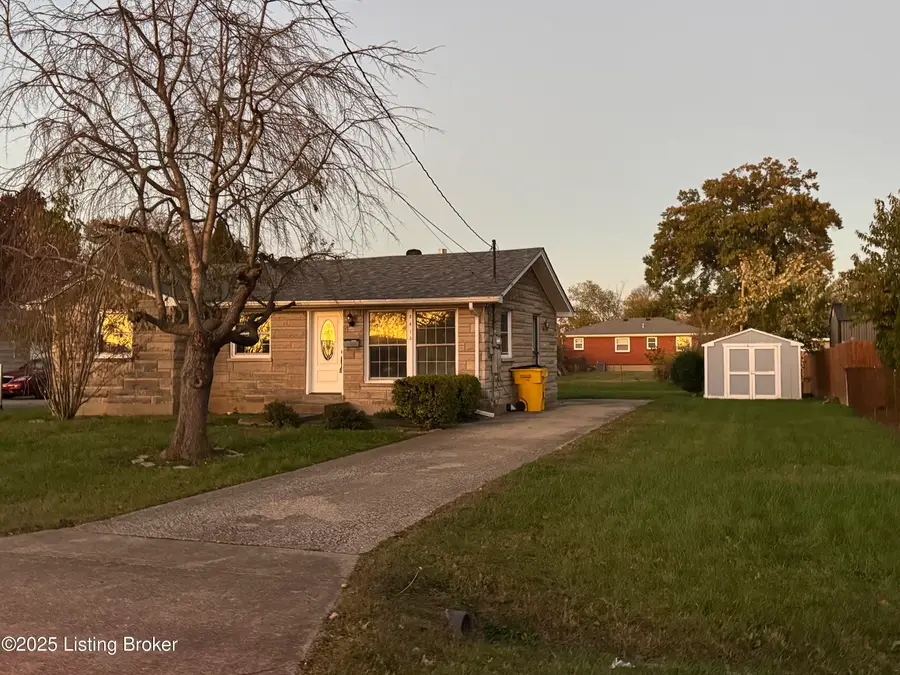 2413 Paddock Ln, Louisville, KY 40216 - Image #2