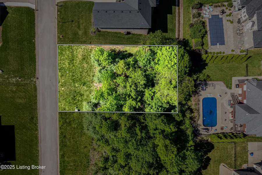 4107 Smarty Jones Dr, Louisville, KY 40214 - #2