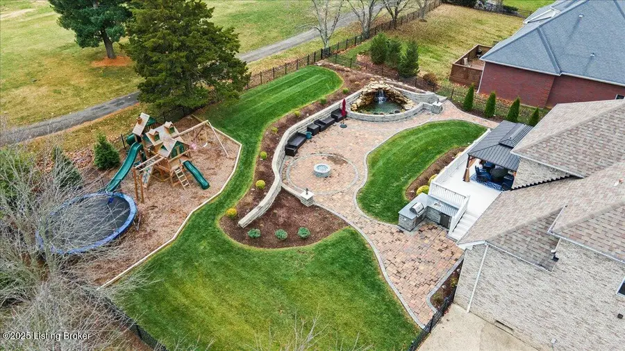 1700 Mahogany Run Dr, La Grange, KY 40031 - Image #2
