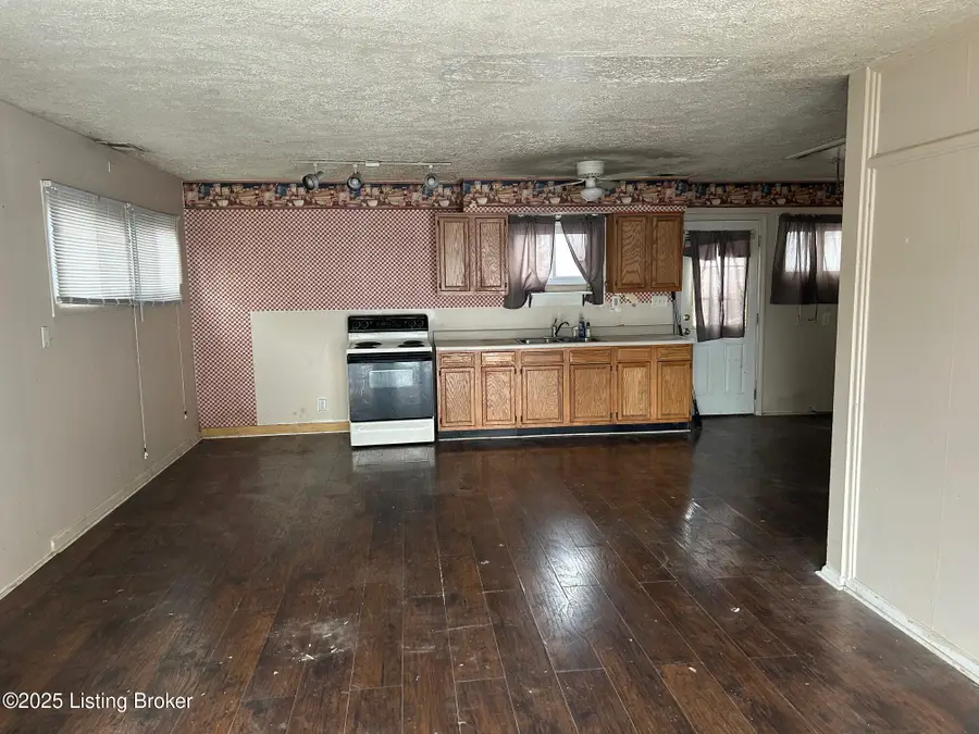 2907 Garey Ln, Louisville, KY 40216 - Image #2