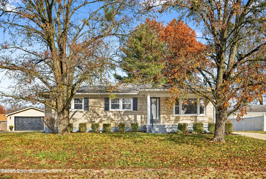 9118 Wanlou Dr, Louisville, KY 40272 - Image #2