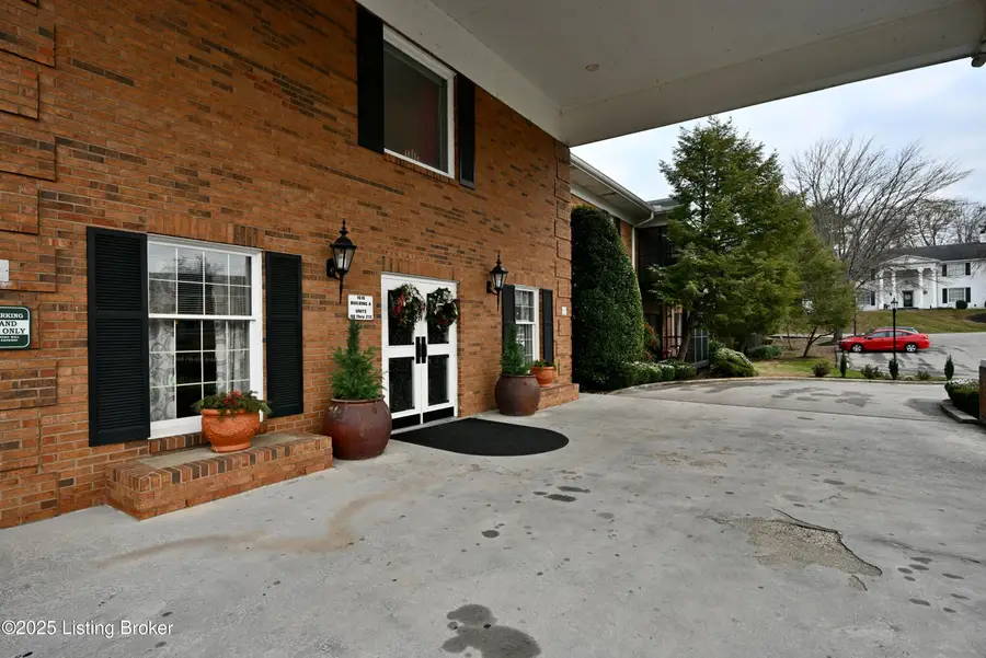 1616 Gardiner Ln #210, Louisville, KY 40205 - Image #3