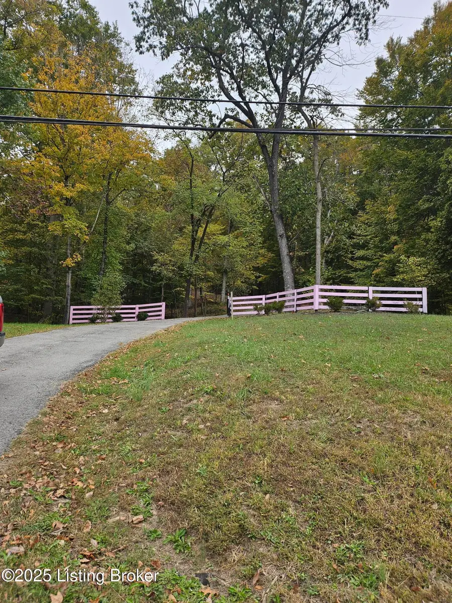 3005 Blevins Gap Rd, Louisville, KY 40272 - Image #2