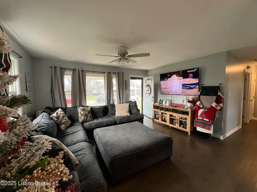 6239 Blaze Way, Louisville, KY 40272 - Image #2