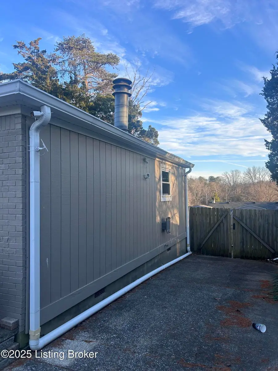 10920 Oak Harbor Dr, Louisville, KY 40299 - Image #3