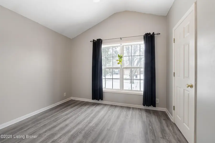 12615 Chesapeake Bay Dr, Louisville, KY 40245 - Image #2