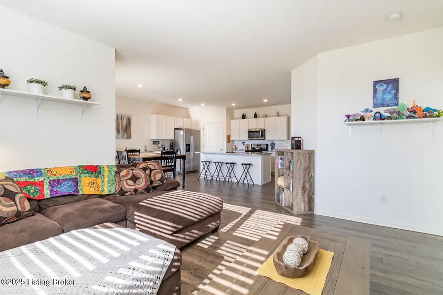 5804 Kellie Woods Dr, Louisville, KY 40258 - Image #2