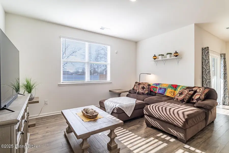 5804 Kellie Woods Dr, Louisville, KY 40258 - Image #3