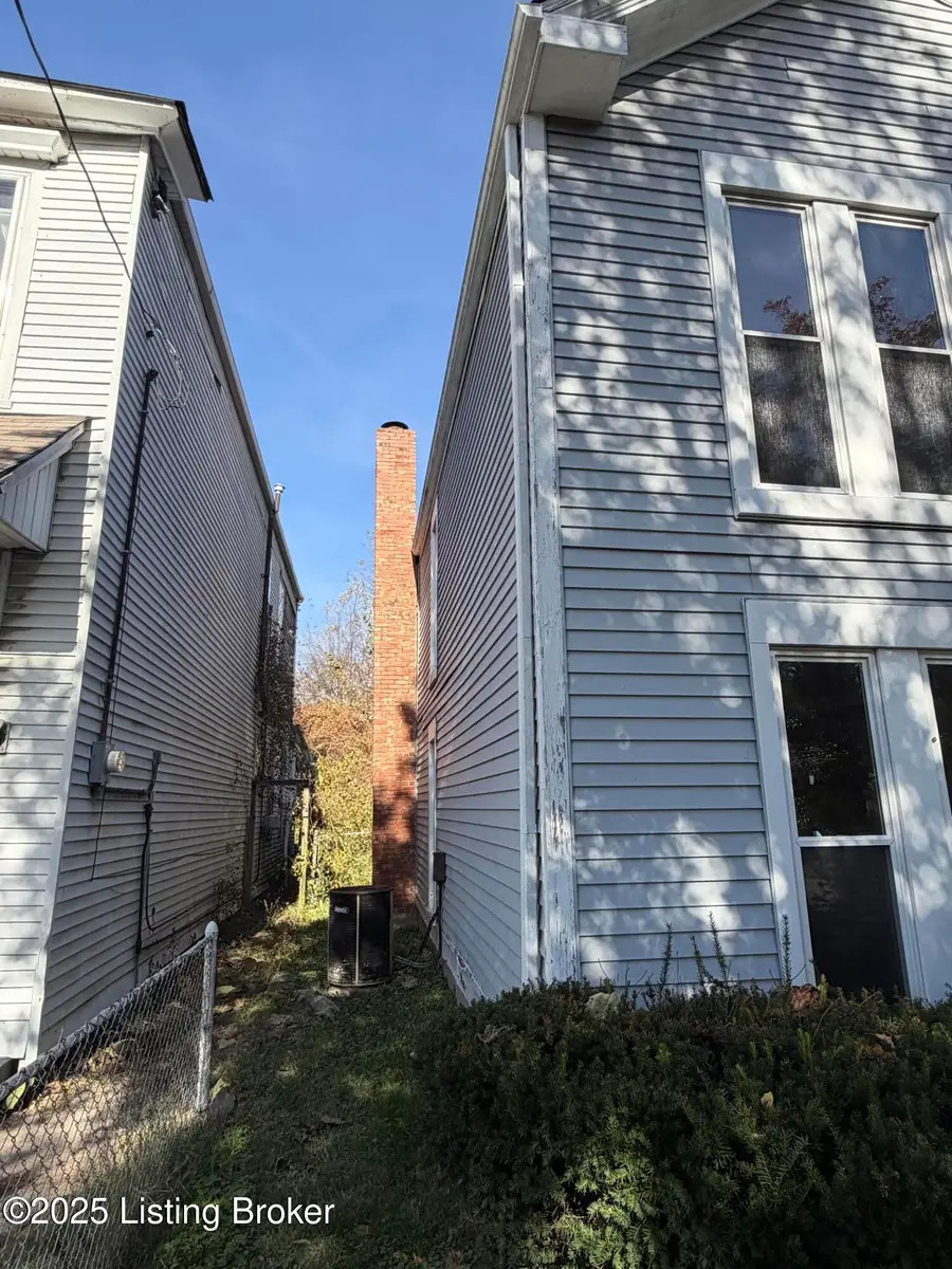 2411 W Chestnut St, Louisville, KY 40211 - Image #2