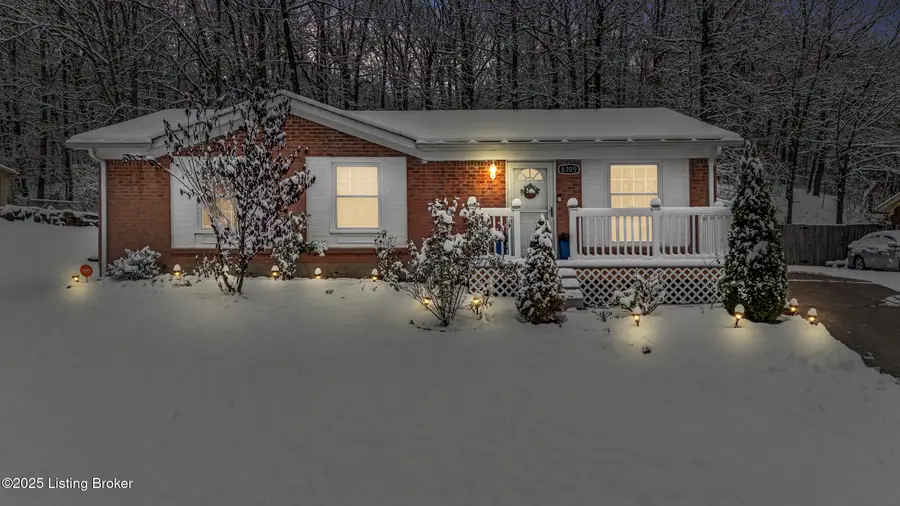 8205 Candelabrum Pl, Louisville, KY 40214 - Image #2