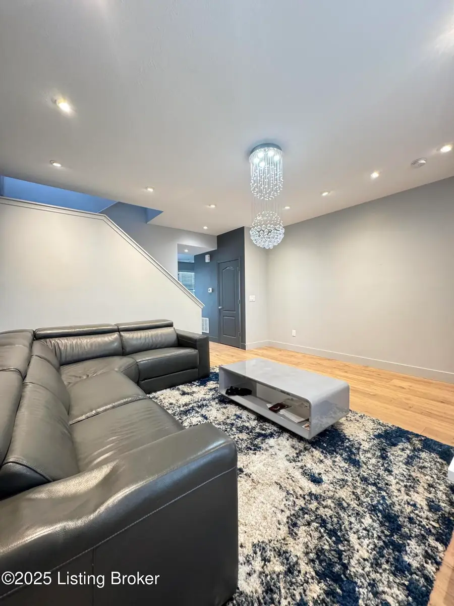 3202 Cotton Ln, Jeffersonville, IN 47130 - Image #3