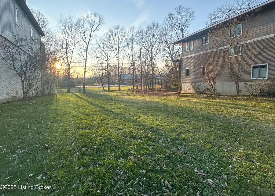 914 W Riverside Dr, Louisville, KY 40207 - Image #3