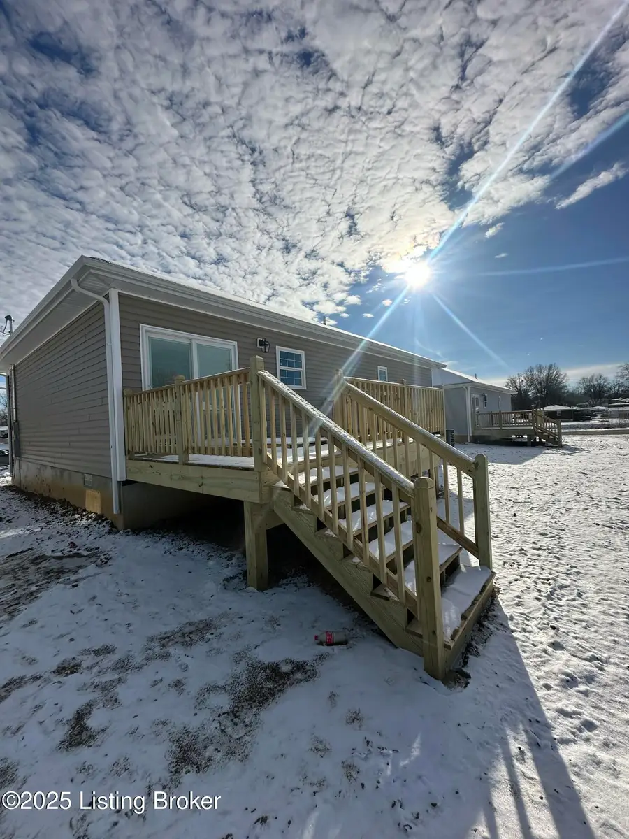 4704 Quinn Dr, Louisville, KY 40216 - Image #2