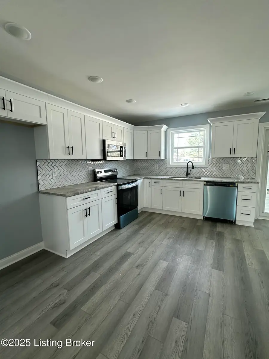 4704 Quinn Dr, Louisville, KY 40216 - Image #3