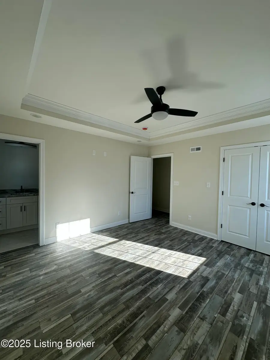 4706 Quinn Dr, Louisville, KY 40216 - Image #2