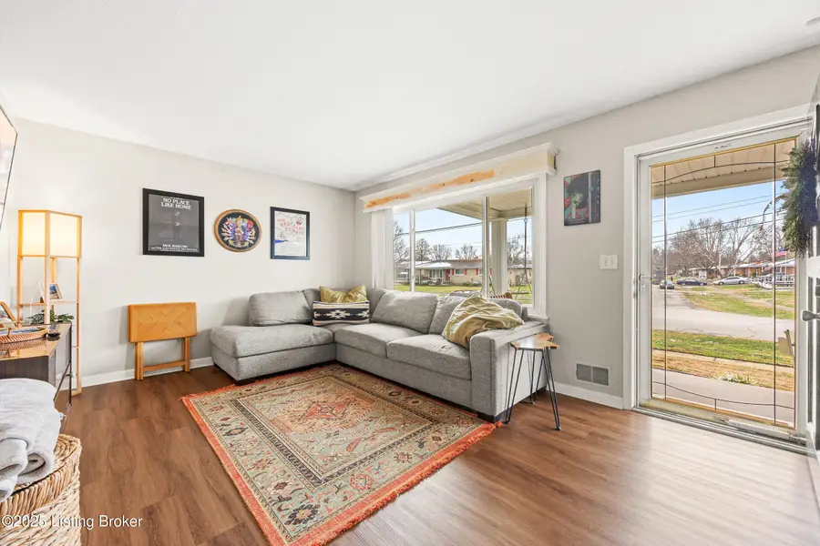 2421 Mcgee Dr, Louisville, KY 40216 - Image #2