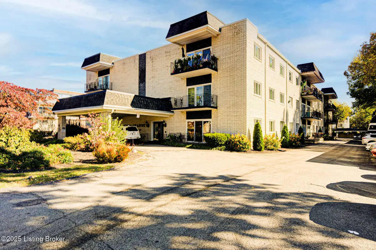 161 Thierman Ln #3E, Louisville, KY 40207 - Image #1