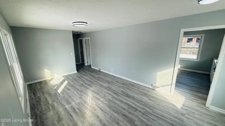 307 E Southside Ct, Louisville, KY 40214 - Image #3