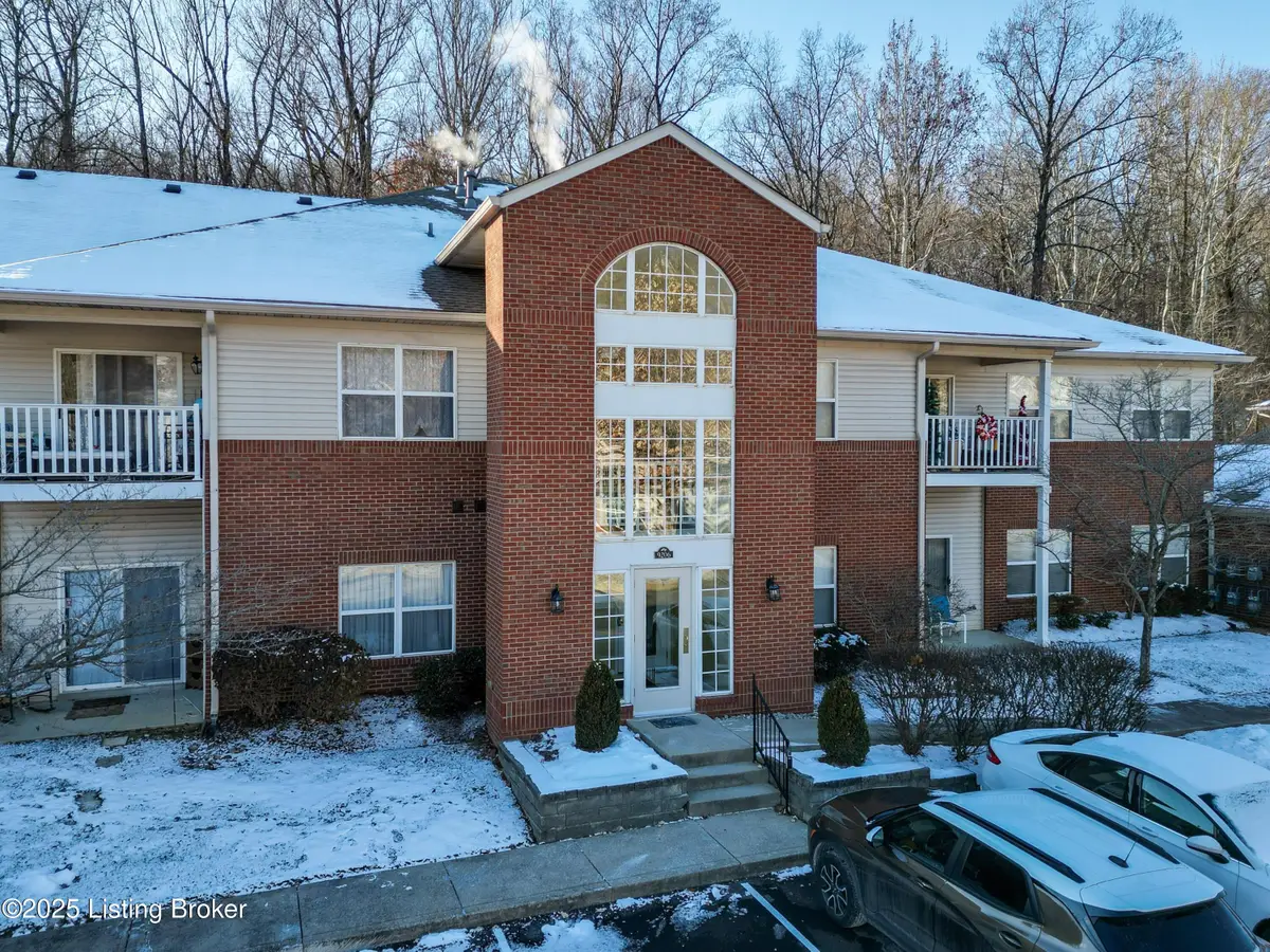 9206 Hawthorne Pointe Dr #UNIT 202, Louisville, KY 40272 - Image #1