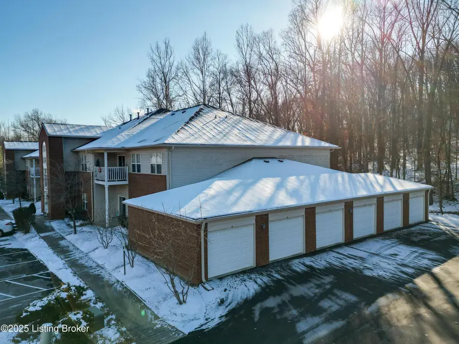 9206 Hawthorne Pointe Dr #UNIT 202, Louisville, KY 40272 - Image #2