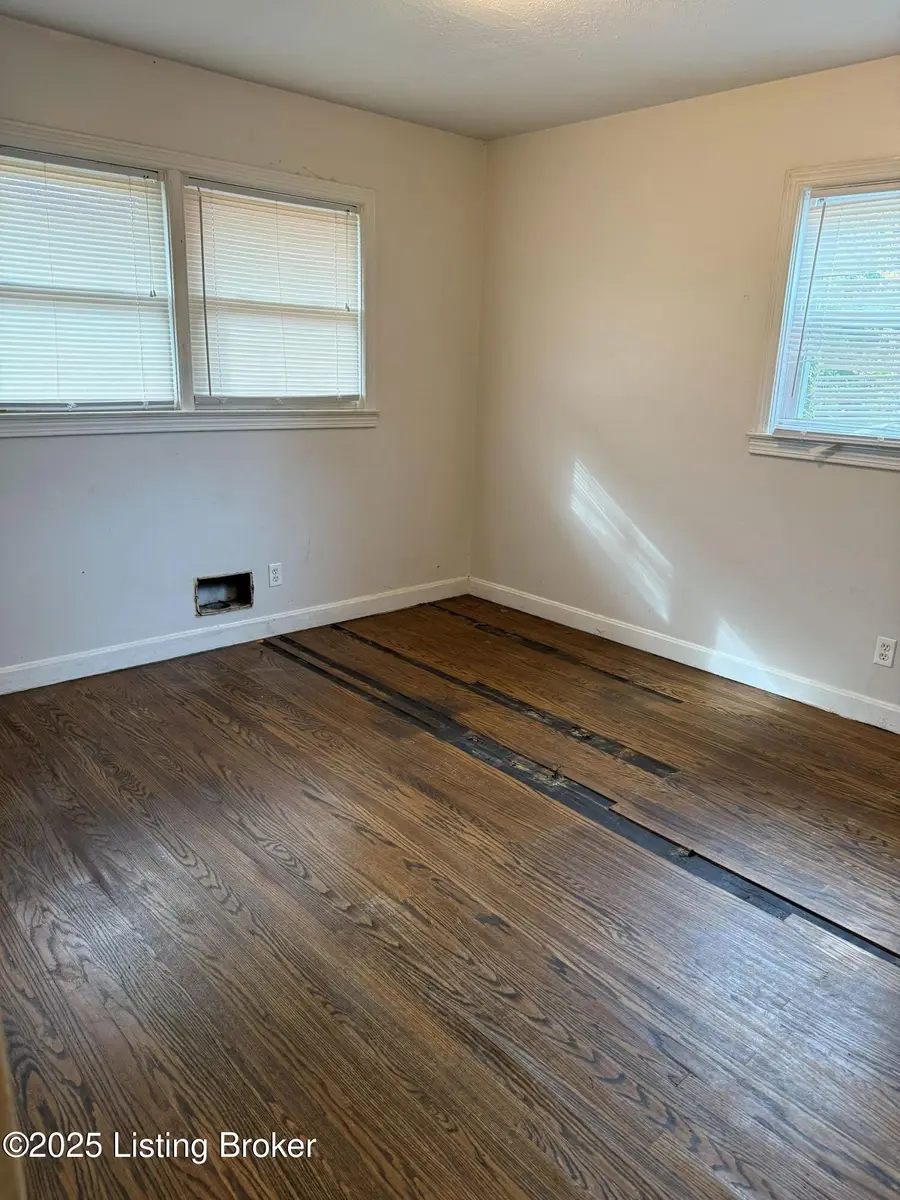 4915 Manslick Rd, Louisville, KY 40216 - Image #3