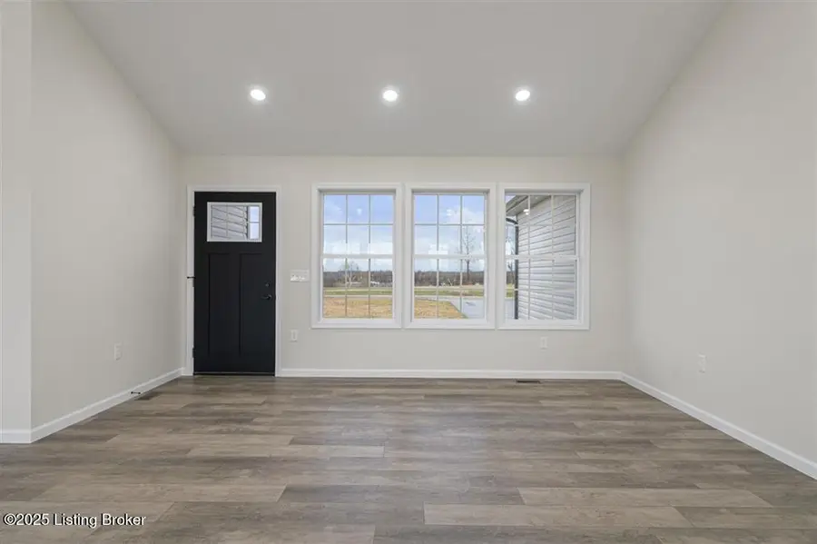 360 Blane Dr, Clarkson, KY 42726 - Image #2