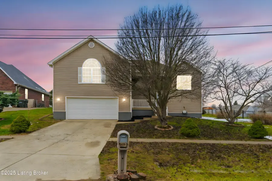 219 Meadowlake Dr, Radcliff, KY 40160 - #3