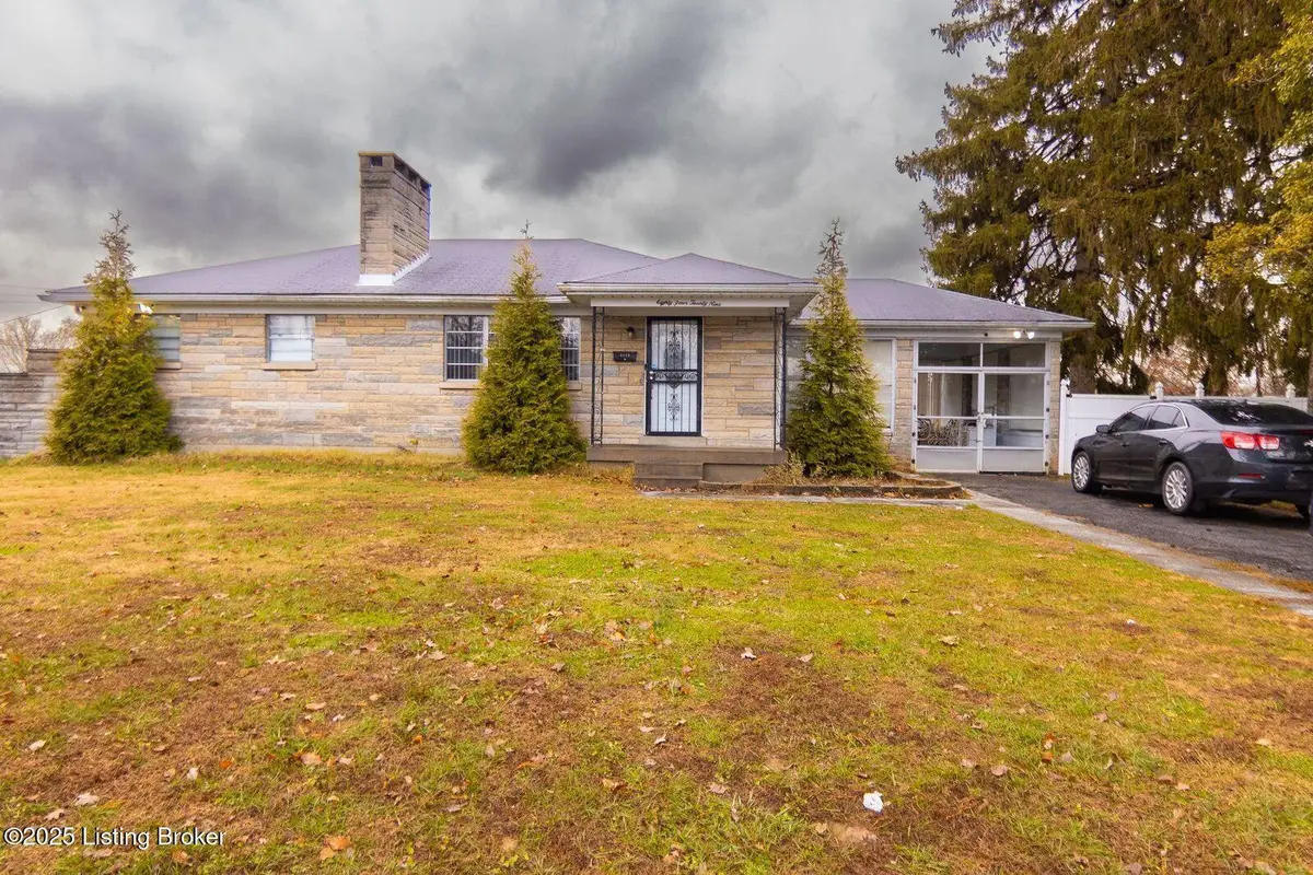 8429 Newstead Ave, Louisville, KY 40219 - #1